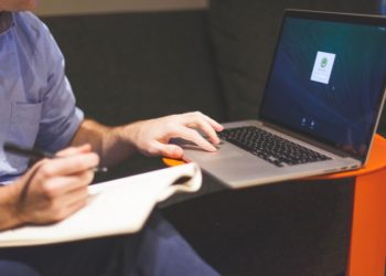 Ξεκινούν μαθήματα επιμόρφωσης των εκπαιδευτικών για τα διαδικτυακά μαθήματα