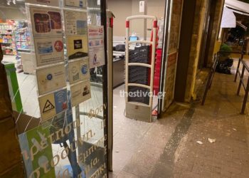 Θεσσαλονίκη: Αντιεξουσιαστές έσπασαν τζαμαρίες καταστημάτων στην Άνω Πόλη