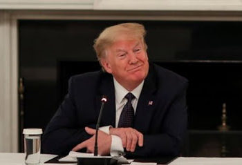 Τραμπ: Αποκάλυψε ότι λαμβάνει καθημερινά υδροξυχλωροκίνη (video)