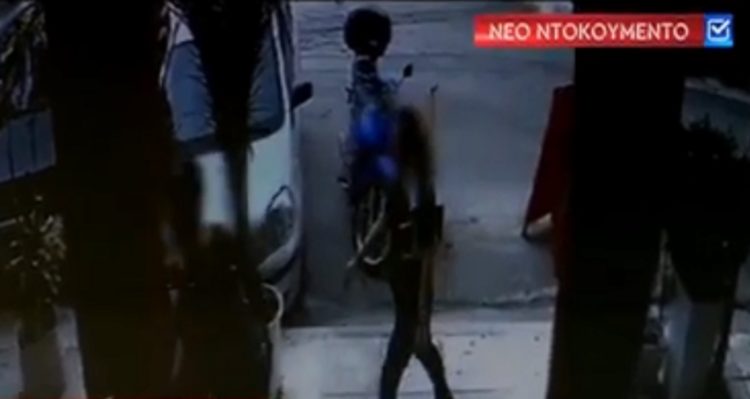 Επίθεση με βιτριόλι: Δύο μαυροφορεμένες σε νέο βίντεο – Τι είπε η 34χρονη(video)