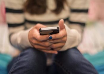 Δράμα: Εξαπάτησε νεαρή κοπέλα προσποιούμενος τραπεζικό υπάλληλο