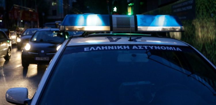 Συμπλοκές και πετροπόλεμος στη λεωφόρο Βουλιαγμένης