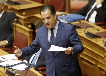 Γεωργιάδης: Σύντομα πιο ελαστικά τα μέτρα στις παραλίες