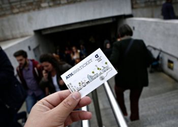 Σε ισχύ από αύριο η μείωση του ΦΠΑ από 24% σε 13% για καταστήματα εστίασης, κινηματογράφους και Μέσα Μεταφοράς