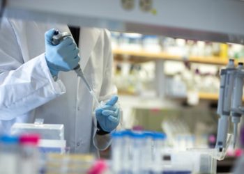 Δημοσκόπηση Interview: Το 37% πιστεύει ότι ο κορονοϊός προέρχεται από κινέζικο εργαστήριο