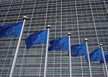 Κομισιόν: Ύφεση τουλάχιστον 10% – Καταβολή 748 εκατ. ευρώ από τα κέρδη των ομολόγων