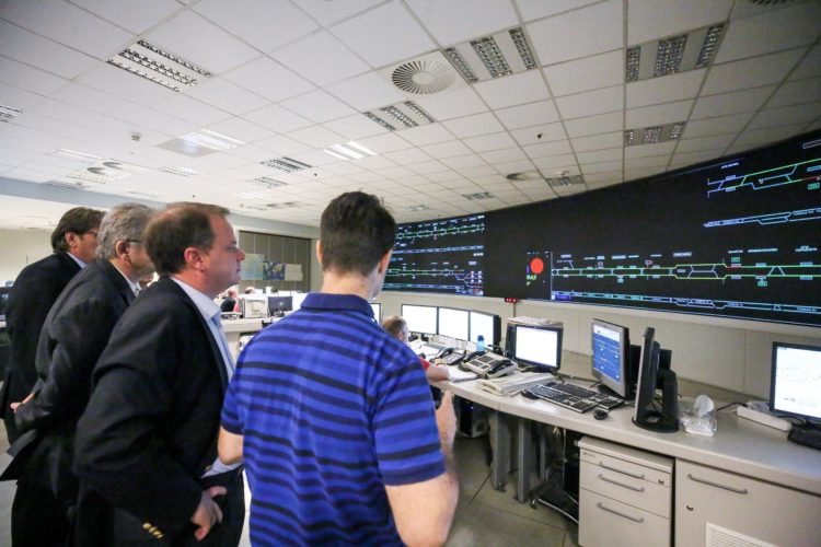 Υπουργική αυτοψία στο κέντρο ελέγχου του Μετρό
