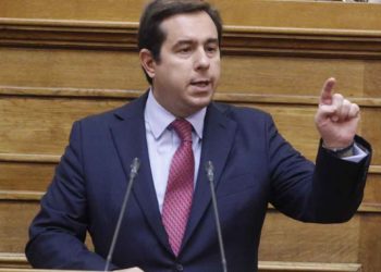 Αιχμές Μηταράκη για τη διαχείριση 1,3 δισ ευρώ από ΜΚΟ και Οργανισμούς