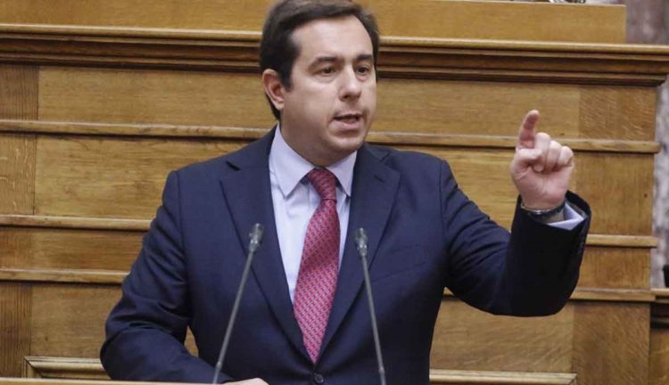 Αιχμές Μηταράκη για τη διαχείριση 1,3 δισ ευρώ από ΜΚΟ και Οργανισμούς