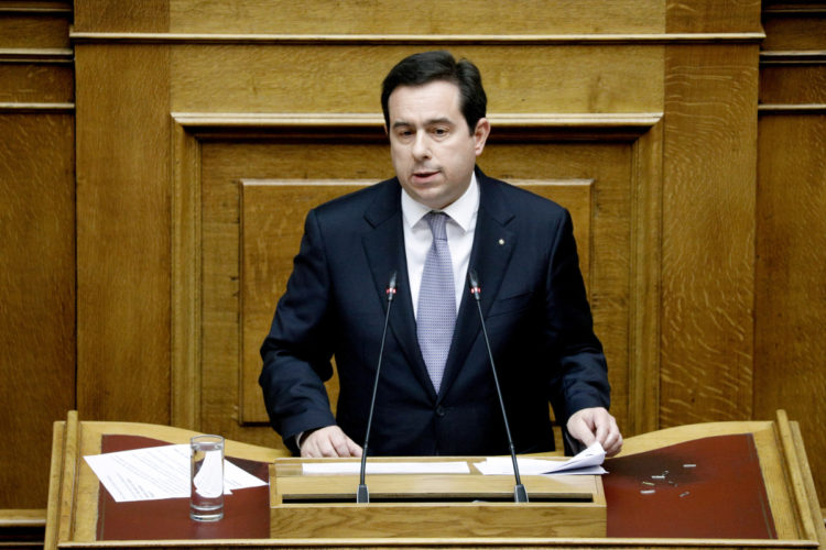 Μηταράκης: Στις 105.000 οι εκκρεμείς αιτήσεις ασύλου