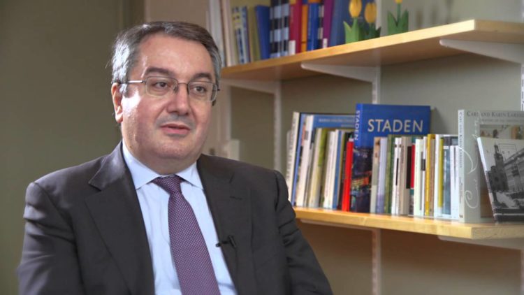 Μόσιαλος: Όσοι νόσησαν δύο φορές δεν μεταδίδουν τον κορονοϊό