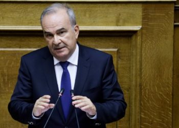 Υπέρ των… σπιτικών μασκών ο Παπαθανάσης