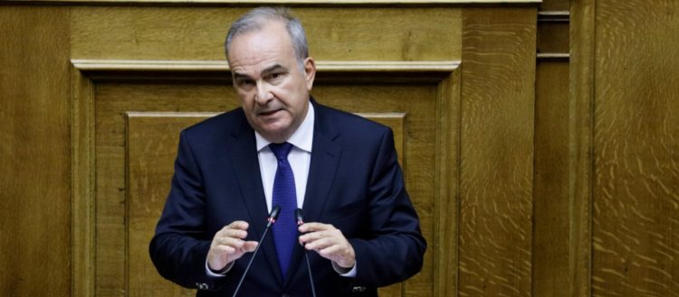 Υπέρ των… σπιτικών μασκών ο Παπαθανάσης