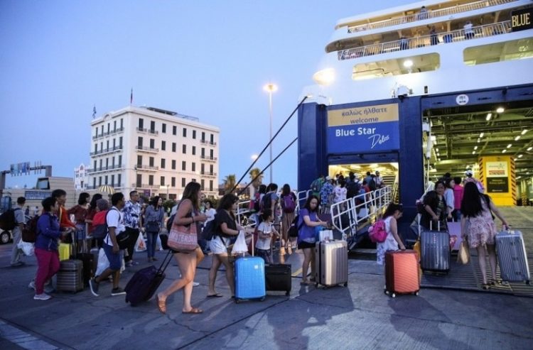 Πιο νωρίς οι ελεύθερες μετακινήσεις σε Κρήτη, Ρόδο και Κέρκυρα