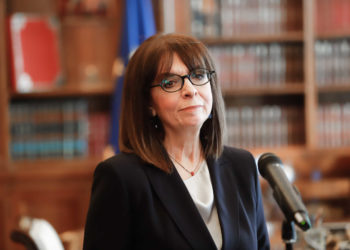 Σακελλαροπούλου: Με προσωπικές φωτογραφίες τίμησε την “Ημέρα της Μητέρας”