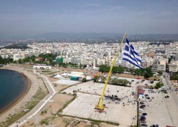 Αλεξανδρούπολη: Υψώθηκε ελληνική σημαία 600 τετραγωνικών μέτρων (video)