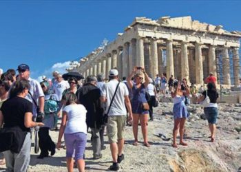 Υποχρεωτικός έλεγχος και καραντίνα για τουρίστες από χώρες με αυξημένο αριθμό κρουσμάτων κορωνοϊού