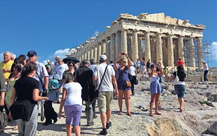 Υποχρεωτικός έλεγχος και καραντίνα για τουρίστες από χώρες με αυξημένο αριθμό κρουσμάτων κορωνοϊού