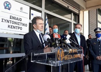 Χρυσοχοΐδης: Με φιλική διάθεση και συμβουλές η αστυνομία στις πλατείες