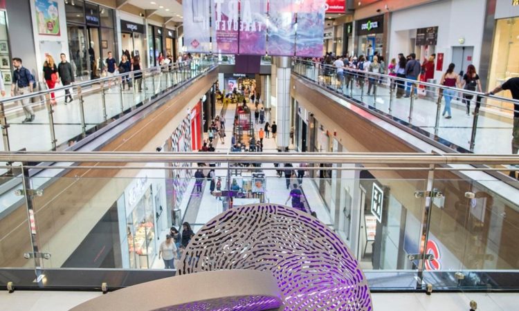 Ανοίγουν τη Δευτέρα τα εμπορικά κέντρα