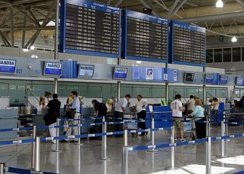 Τουρισμός: Η «μαύρη λίστα» των 34 χωρών υψηλού κινδύνου μετάδοσης του ιού