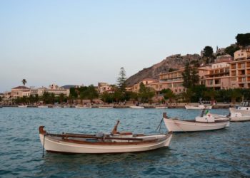 Αρση μέτρων: Υπό προϋποθέσεις το ερασιτεχνικό ψάρεμα και το κολύμπι