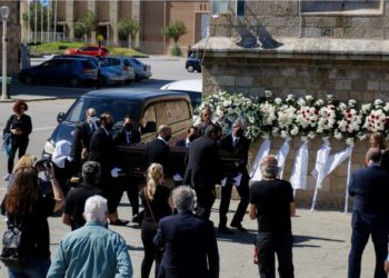 Το τελευταίο «αντίο» στον Δημήτρη Κρεμαστινό