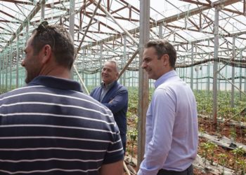 Επίσκεψη Μητσοτάκη σε αγροτική μονάδα του Αυλώνα