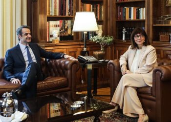 Ενημέρωση Μητσοτάκη σε Σακελλαροπούλου