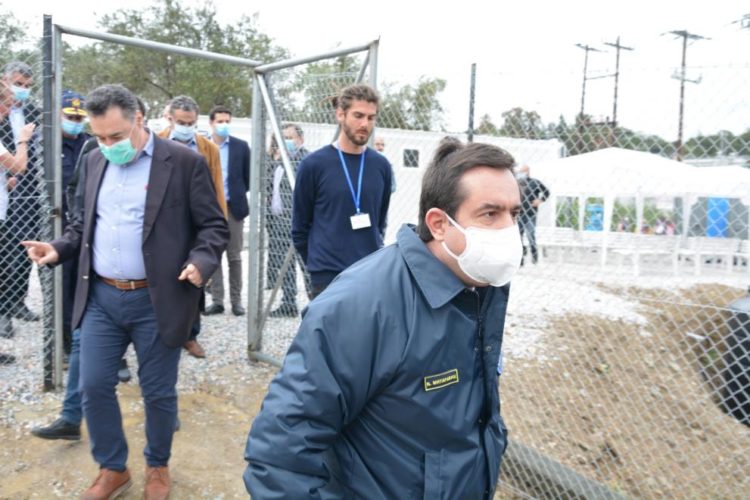 Μηταράκης από τη Μόρια: Περισσότερη εγρήγορση στη δεύτερη φάση