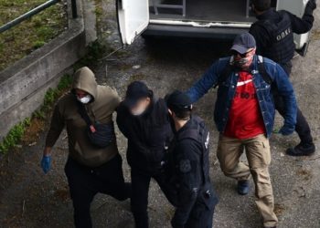 Ελεύθεροι με όρους οι αντιεξουσιαστές που επιχείρησαν να βάλουν εκρηκτικά στο σπίτι του Δ.Σταμάτη