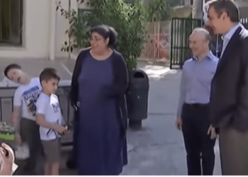 Η επική αντίδραση πιτσιρικά όταν συνάντησε τον Μητσοτάκη – Το video που έγινε viral