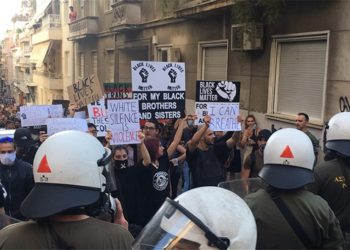 Ένταση στην πορεία για τον Τζορτζ Φλόιντ στο Κολωνάκι