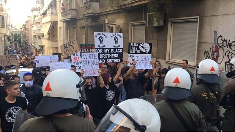 Ένταση στην πορεία για τον Τζορτζ Φλόιντ στο Κολωνάκι