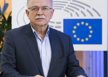 Παπαδημούλης: Παραχωρώ όλα τα έσοδα από τα ακίνητα που νοικιάζω σε ΜΚΟ, σε φτωχούς Ελληνες και μετανάστες