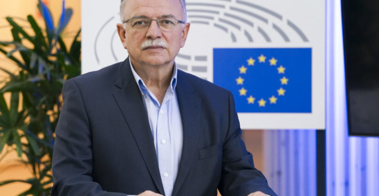 Παπαδημούλης: Παραχωρώ όλα τα έσοδα από τα ακίνητα που νοικιάζω σε ΜΚΟ, σε φτωχούς Ελληνες και μετανάστες