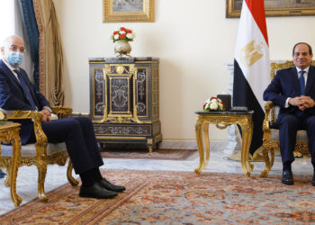 Δένδιας από το Κάιρο: Ξαναπιάσαμε το νήμα της διαπραγμάτευσης για τη συμφωνία των ΑΟΖ