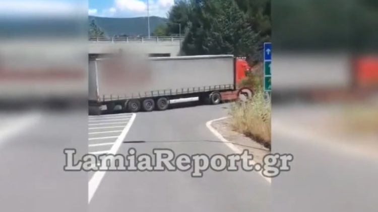 Ασυνείδητοι οδηγοί, κινούνται ανάποδα στην εθνική για να μην πληρώσουν διόδια (video)