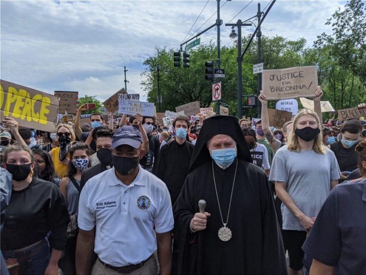 Δολοφονία Τζορτζ Φλόιντ: Σε πορεία διαμαρτυρίας στο Μπρούκλιν ο Αρχιεπίσκοπος Αμερικής Ελπιδοφόρος