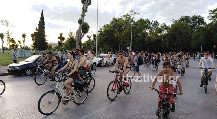 Θεσσαλονίκη: Ημίγυμνοί ποδηλάτες ξεχύθηκαν στους δρόμους