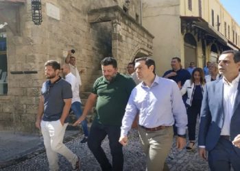 Τσίπρας από Ρόδο: Να στηριχθούν οι μικρομεσαίες επιχειρήσεις και οι εργαζόμενοι