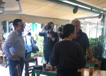 Επίσκεψη του Αλέξη Τσίπρα στην πλατεία Καισαριανής