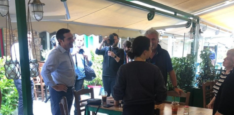 Επίσκεψη του Αλέξη Τσίπρα στην πλατεία Καισαριανής