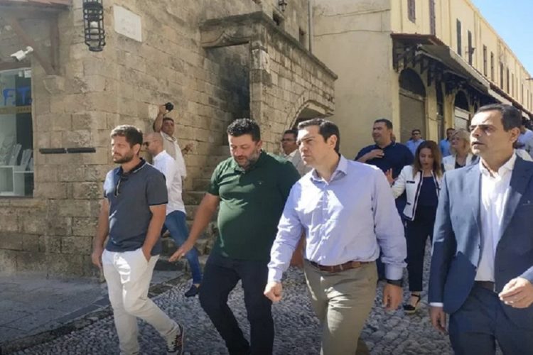 Τσίπρας από Ρόδο: Να στηριχθούν οι μικρομεσαίες επιχειρήσεις και οι εργαζόμενοι
