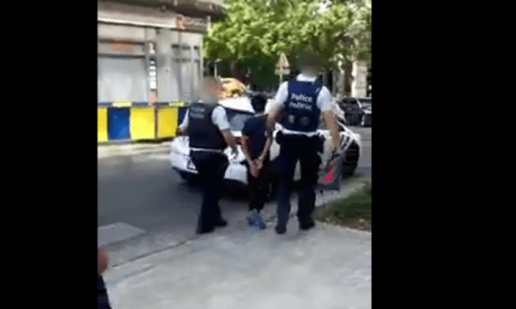 Βρυξέλλες: Αστυνομικοί πέρασαν χειροπέδες σε παιδιά