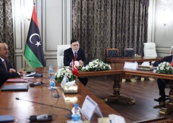 Τσαβούσογλου: Αιφνιδιαστική επίσκεψη  στη Λιβύη – Συνάντηση με Σάρατζ  (video)