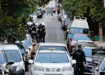 Εξάρχεια: Αστυνομική επιχείρηση σε υπό κατάληψη κτίριο