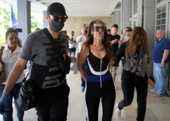 Στο Ψυχιατρείο η «παρουσιάστρια» που επιτέθηκε στο Νίκο Χαρδαλιά (video)