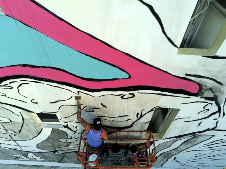 Η Αγία Βαρβάρα γεμίζει με γκράφιτι και αλλάζει όψη.