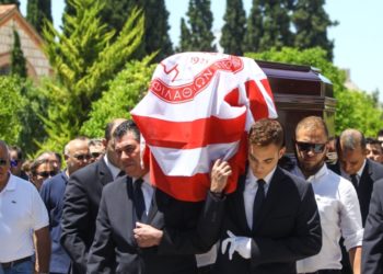 Το τελευταίο «Αντίο» στον Νίκο Αλέφαντο